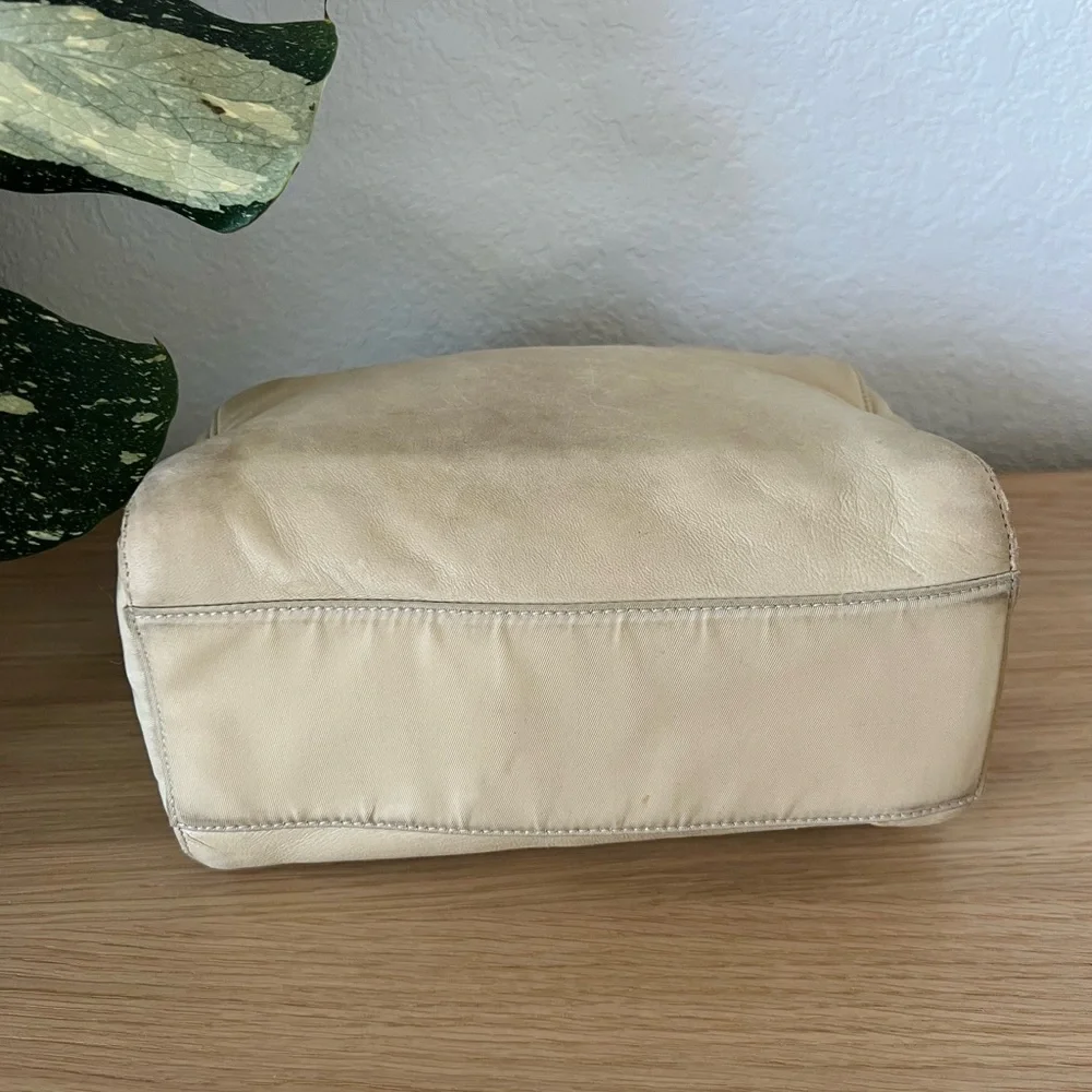 Vintage Prada Chain Shoulder Bag Leather Beige Authentic - Picture 6 of 16